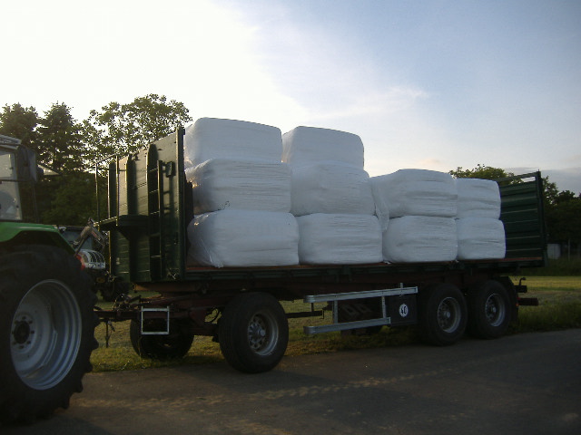 Heuballen_auf_Trecker